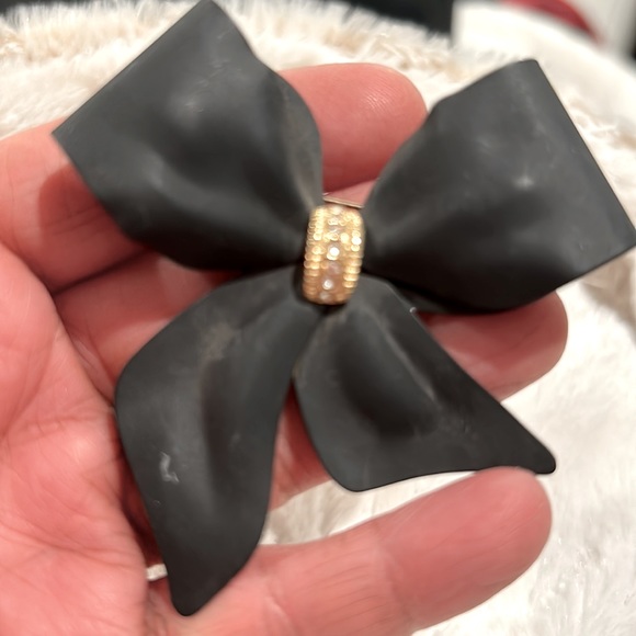 Black Vintage Metal Brooch w Rhinestone Center Gold Accent - New - Picture 10 of 10